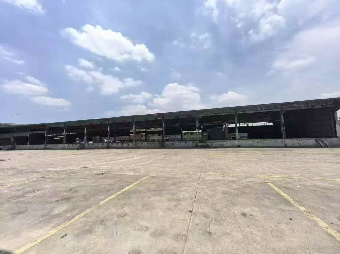大岭山镇主干道双边物流仓库出租 面积4100平厂房出租